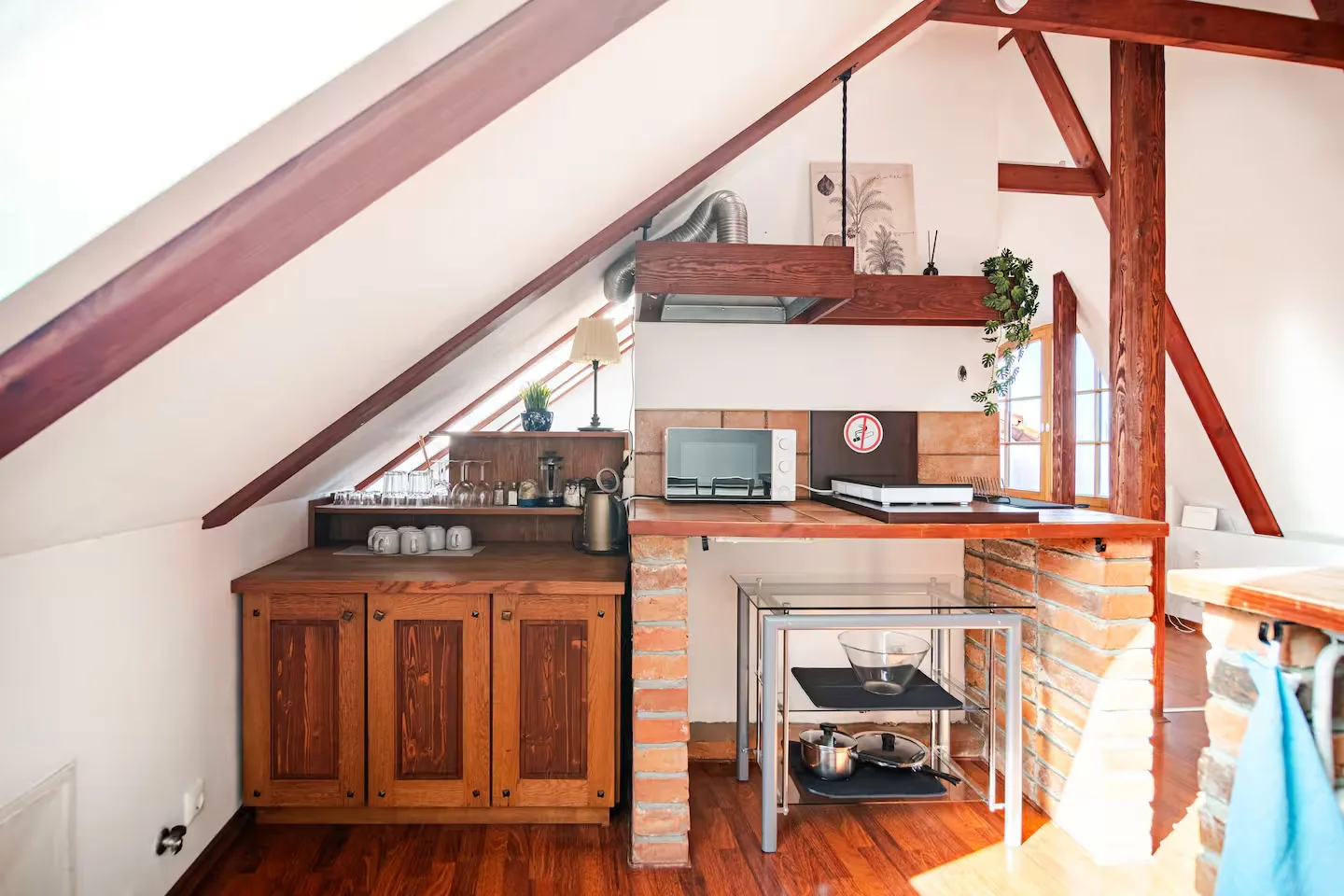 Bright Old Town Attic IGN17 photo 5