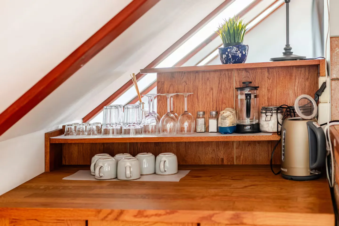 Bright Old Town Attic IGN17 photo 6