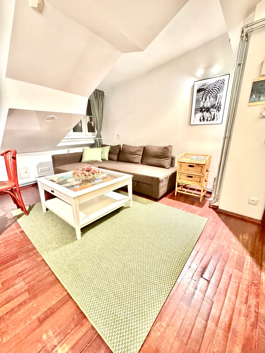 Old Town Attic I16